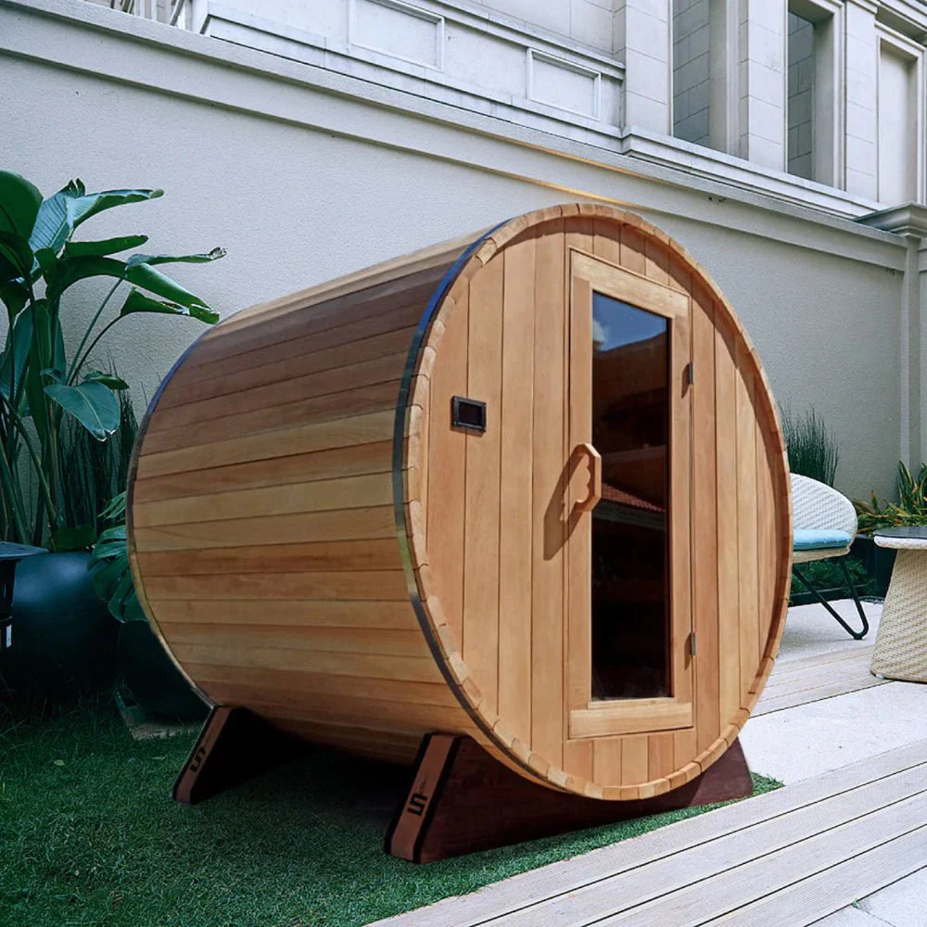 1 Pool side 4 Seater sauna